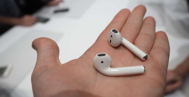 Apple AirPods May Be Hazardous to Casual User And Difficult To Fix As Well